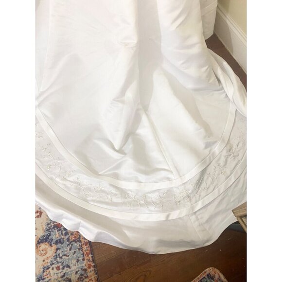 Oleg Cassini Women's A Line Caviar Beaded Weddiing Dress With Train - 20 - Picture 4 of 16